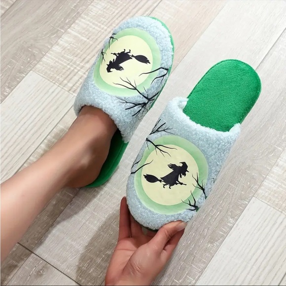Halloween Flying Witch Glow in the Dark Slippers 7 1/2- 8 Moon Trees - Picture 2 of 6